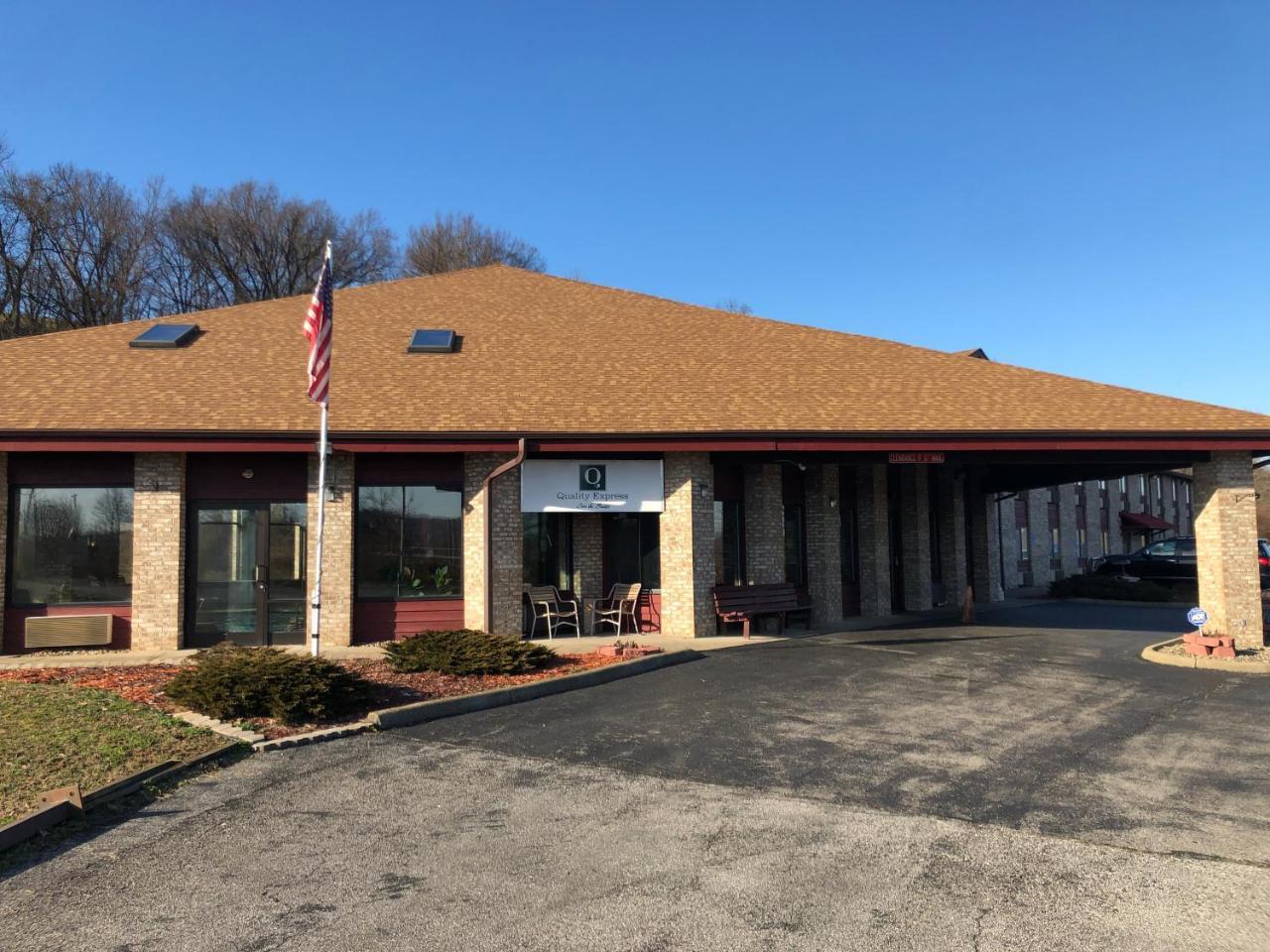 Quality Express Inn & Suites Mineral Wells Exterior photo